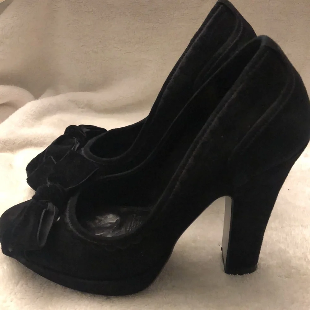Cole Haan Collection Black Suede 5” Heel Nike air Size 5B